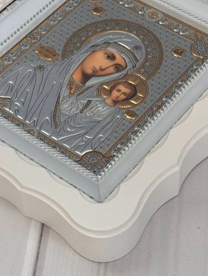 Ікони пара вінчальна Спаситель Казанська в дерев'яному білому фігурному кіоті під склом срібло 26*24см /11сріб