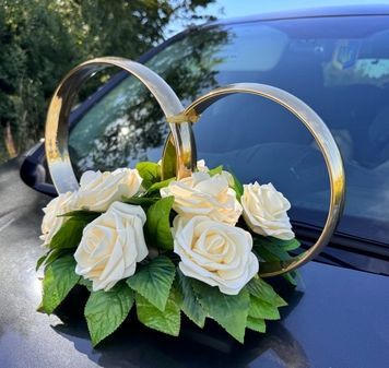 Весільні кільця на машину з білими трояндами на присосках 2310302біл