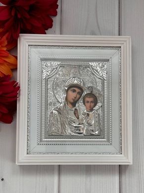 Иконы пара венчальная Спаситель Казанская в деревянном белом киоте под стеклом в серебре 22*25 см