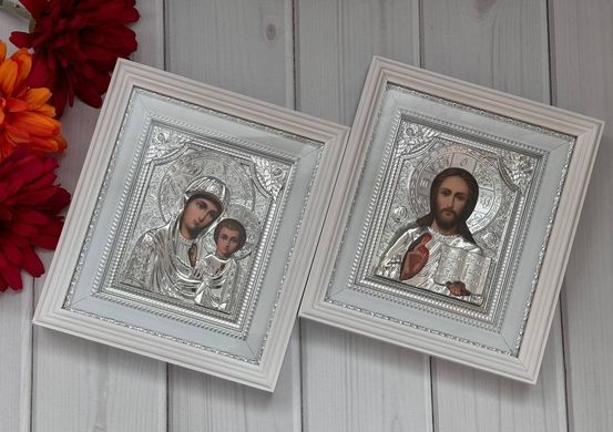 Иконы пара венчальная Спаситель Казанская в деревянном белом киоте под стеклом в серебре 22*25 см
