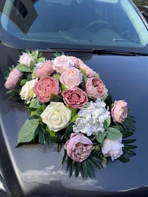 Свадебное украшение на машину композиция с цветов на присосках 295ек2