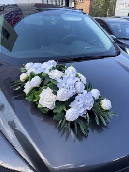 Весільна прикраса на машину композиція з квітів на присосках 295ек1